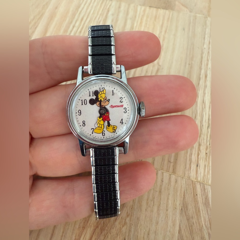Vintage Ingersoll Disney ladies Mickey Mouse winding mechanical watch